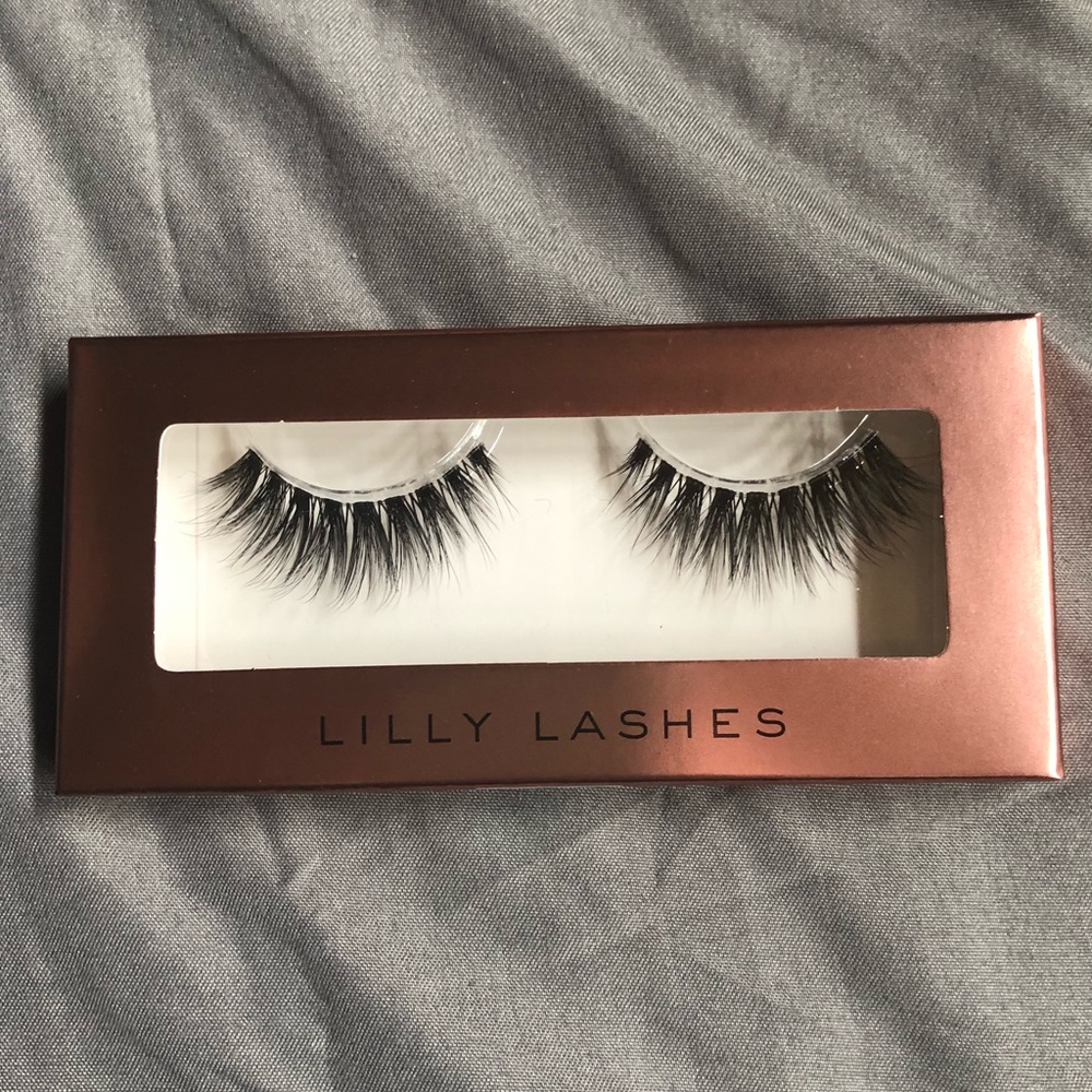 Lilly lashes ✨EXCLUSIVE PAIR✨NWT✨